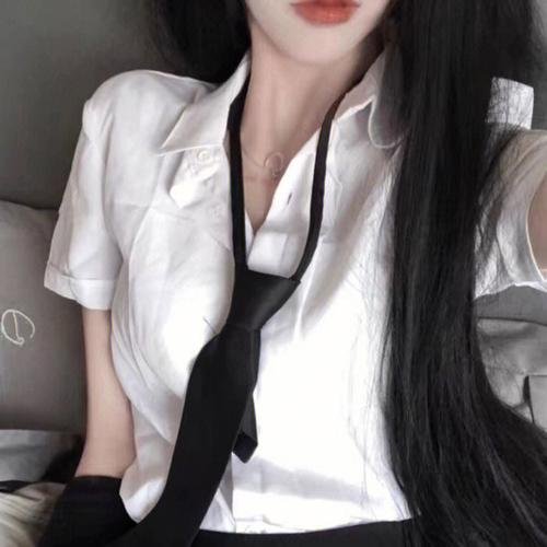 腰间持枪